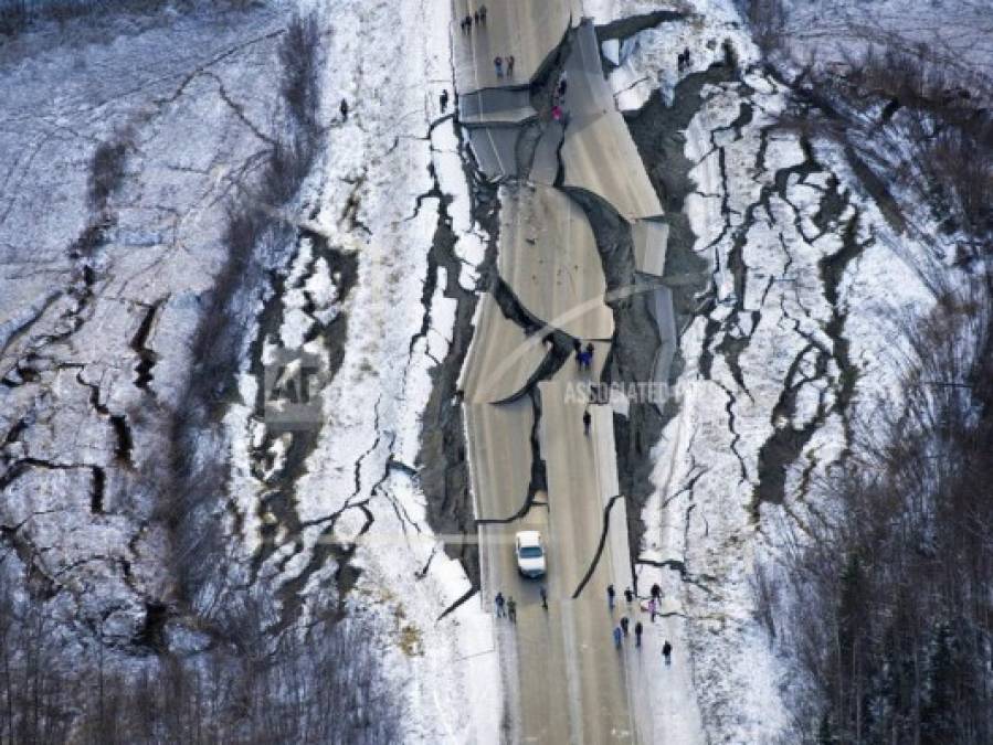 Los destrozos que dejó el potente sismo registrado en Alaska