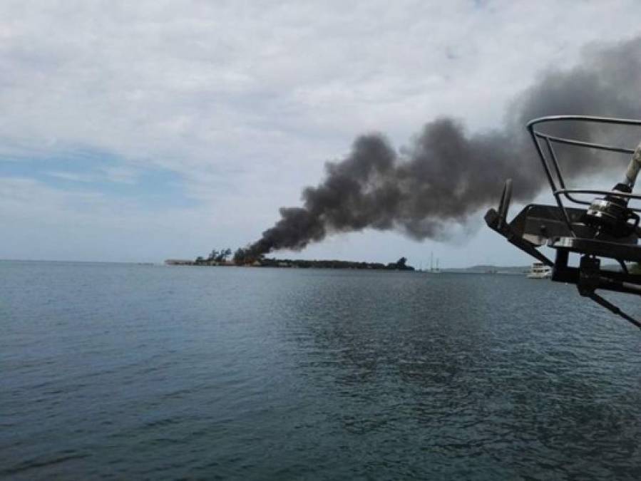 Imágenes del voraz incendio que consume Little French Key en Roatán