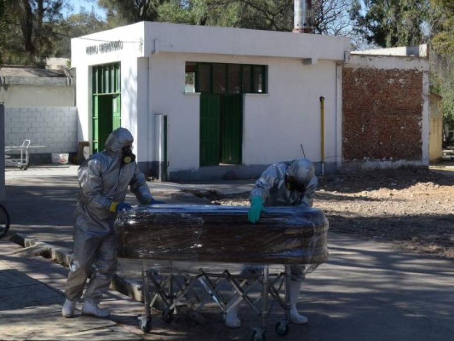 Cadáveres se acumulan en casas por falta de espacio en cementerios de ciudad boliviana