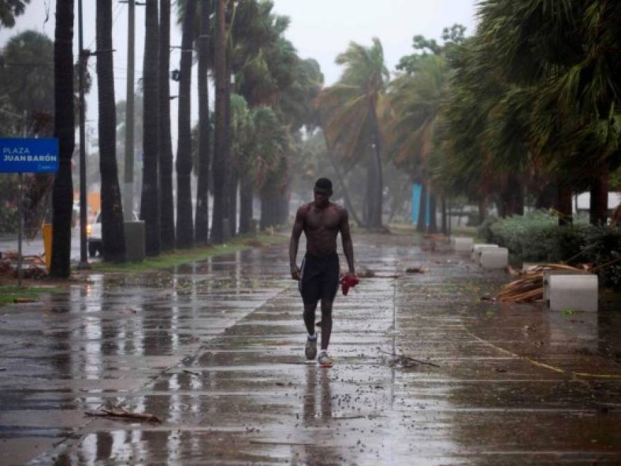 FOTOS: Huracán Isaías gana fuerza en el Caribe rumbo a Florida, epicentro de pandemia