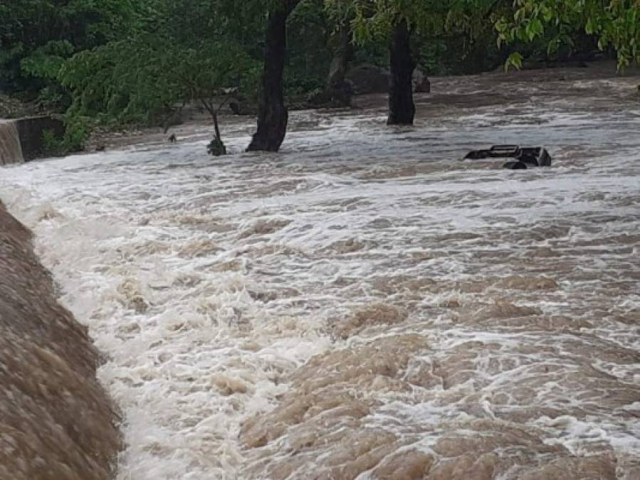 FOTOS: Así rescataron restos de hermanos arrastrados por el río en Langue