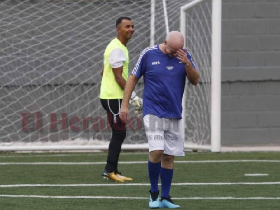 FOTOS: Presidente de la FIFA se viste de futbolista y juega en El Birichiche