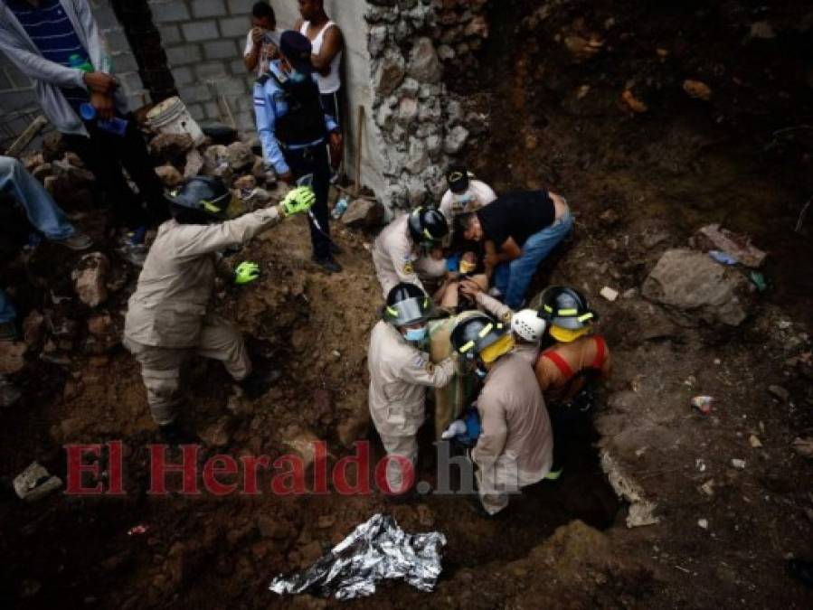 Las dramáticas imágenes del rescate de dos soterrados en Las Acacias