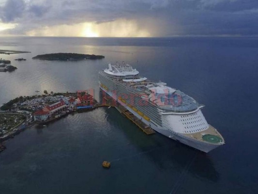 Así es por dentro 'Sinfonía del mar', el crucero más grande del mundo