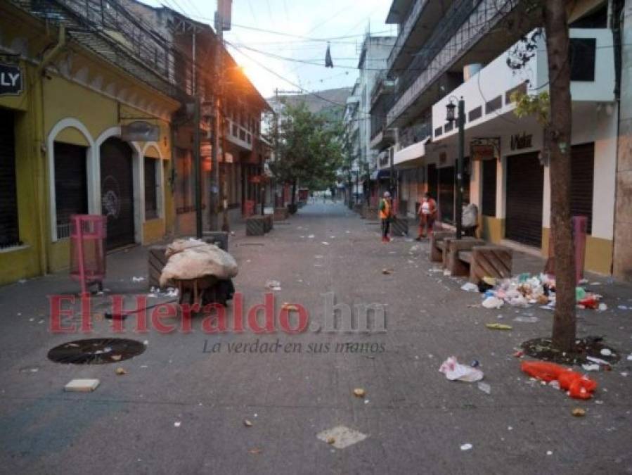 Recogen toneladas de basura producida en víspera del Año Nuevo en la capital (FOTOS)