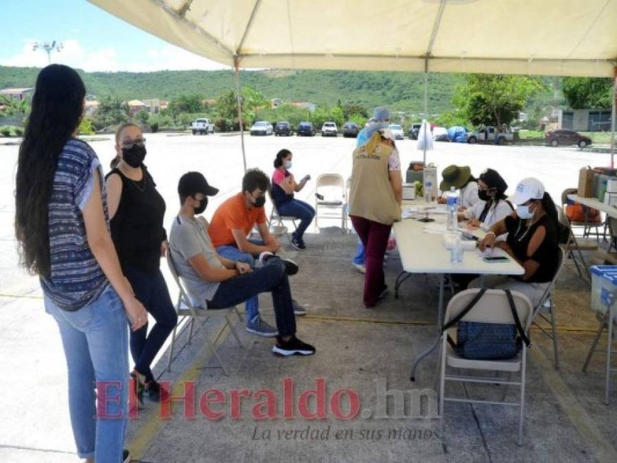 Así se desarrolló la jornada de vacunación a adolescentes en la capital (FOTOS)