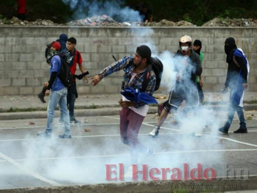 FOTOS: Segundo día de paro nacional deja enfrentamientos entre manifestantes y policías