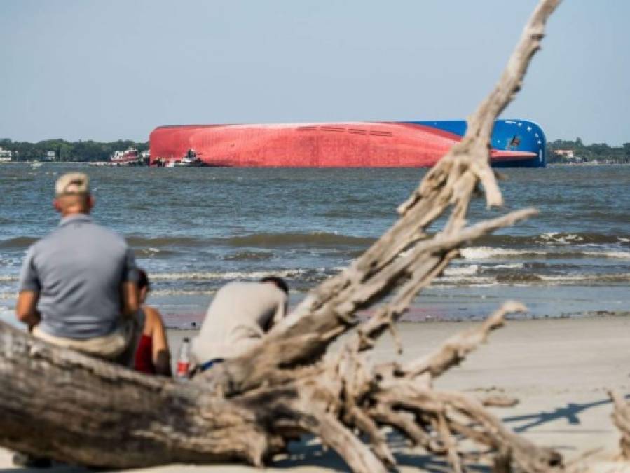 FOTOS: Las impactantes imágenes del naufragio de un buque en EE UU