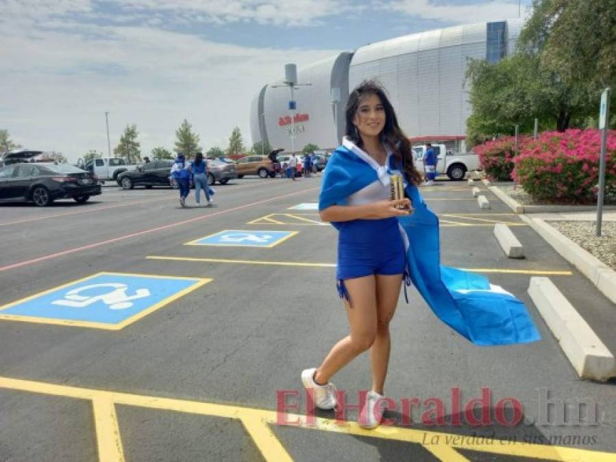 Belleza de hondureñas engalana el ambiente en el Honduras vs. México de la Copa Oro (FOTOS)