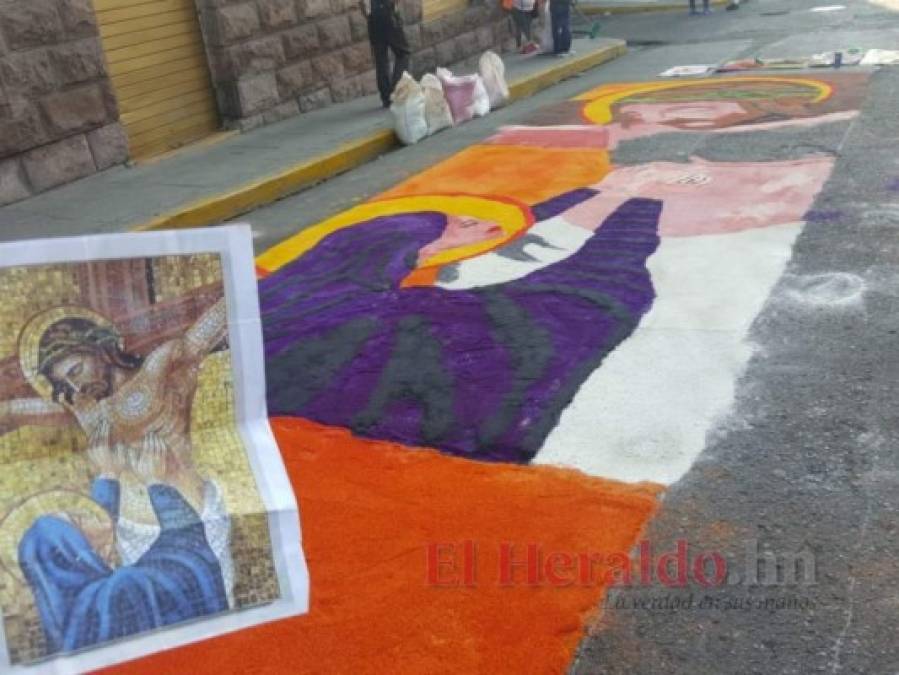 FOTOS: Coloridas y representativas alfombras se exhiben en la capital de Honduras