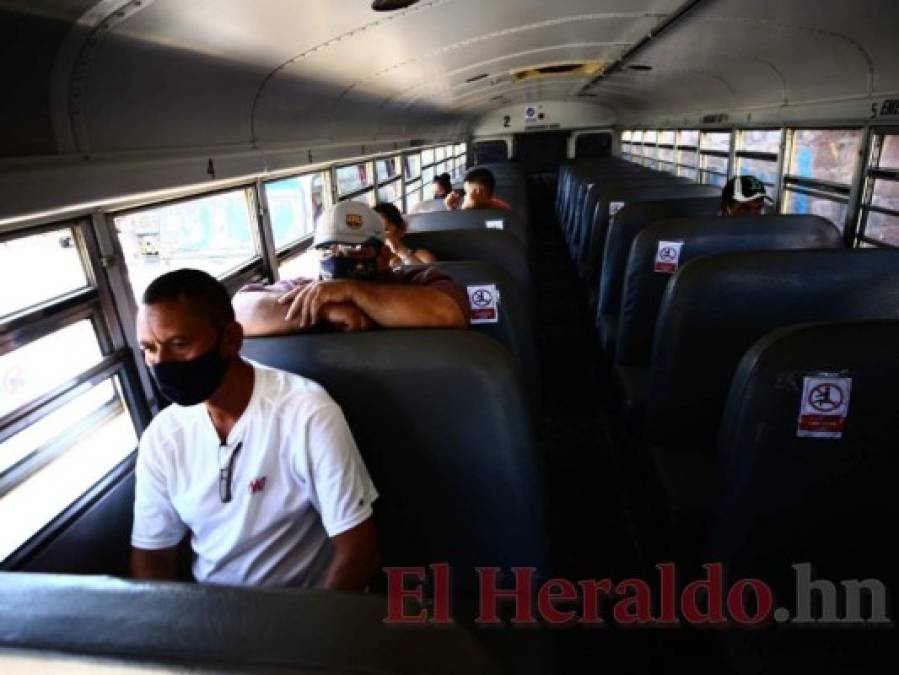 Masiva afluencia de personas durante circulación de dos dígitos (FOTOS)