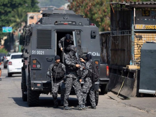 Policía irrumpe en favela de Río; hay al menos 25 muertos (Fotos)