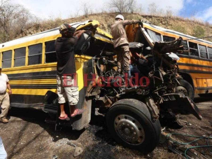 Dramáticas imágenes del choque entre dos buses en la carretera a Olancho que dejó varios heridos