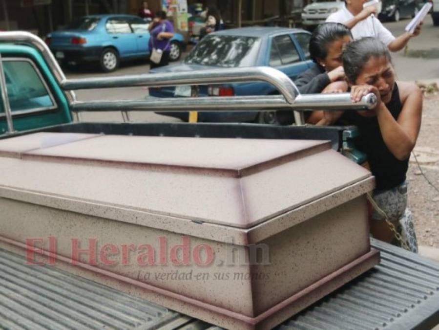 Luto y dolor: retiran cuerpos de mujer embarazada y niño asesinados en masacre de El Guanacaste