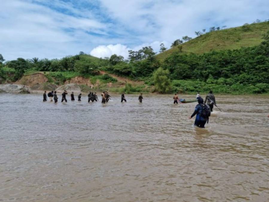 Por aire y río abajo, así fue la búsqueda de un militar y tres agentes de la ATIC que naufragaron en Colón (FOTOS)