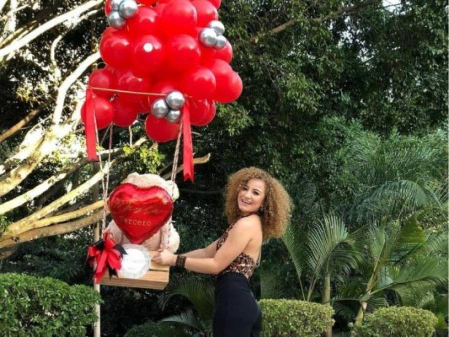 Románticos mensajes, flores y mucho amor, así pasan reconocidos hondureños su San Valentín (FOTOS)