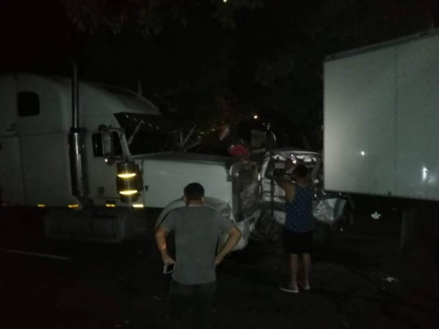 Imágenes del accidente que dejó unos ocho vehículos destruidos en Villanueva