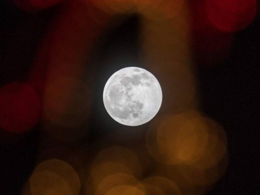 Espectacular 'Luna de lobos', el primer plenilunio del 2020