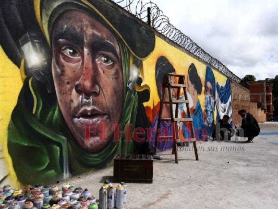 FOTOS: Hermanos muestran su arte en honor a los trabajadores que luchan en primera línea