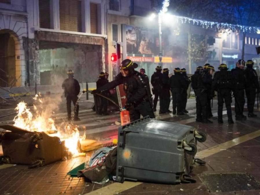 Francia revive su espíritu revolucionario con ola de protestas contra el gobierno