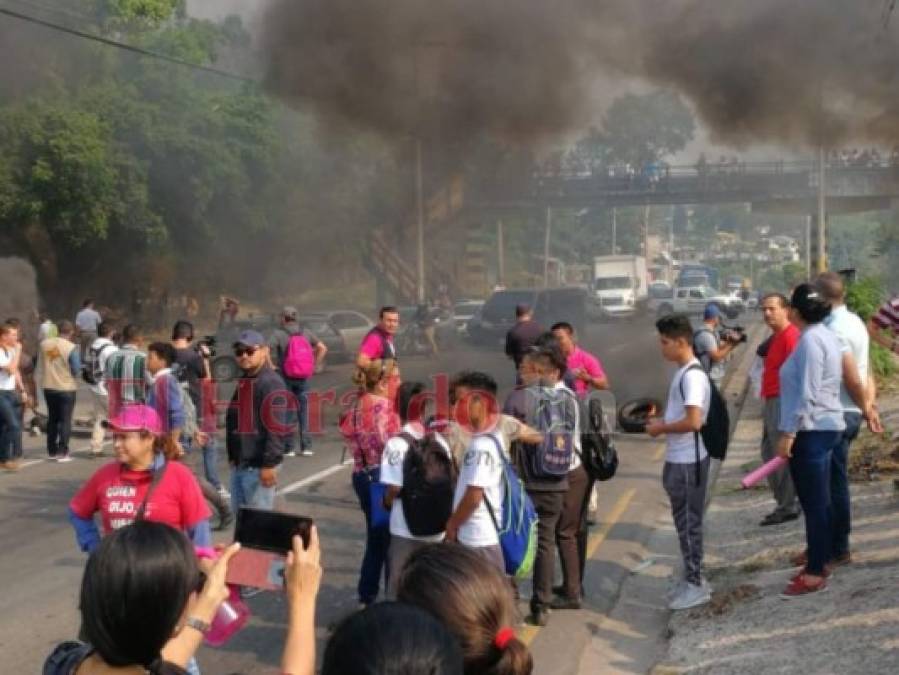 FOTOS: Calles bloqueadas y clases paralizadas deja jornada de protestas en Honduras