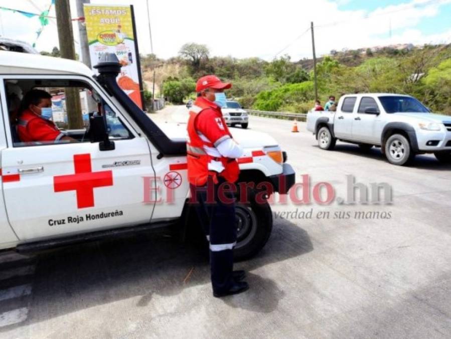 FOTOS: En caravanas retornan viajeros al cierre de la Semana Santa