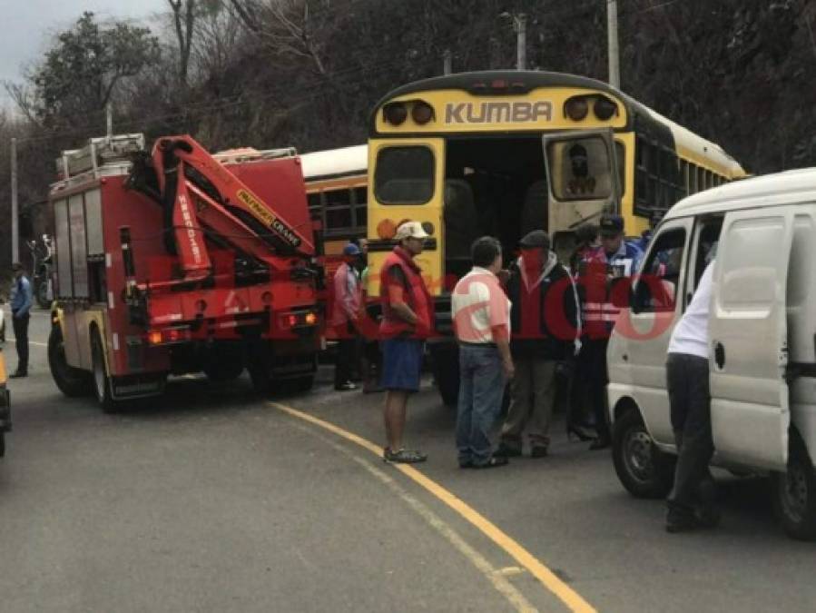 Dramáticas imágenes del choque entre dos buses en la carretera a Olancho que dejó varios heridos