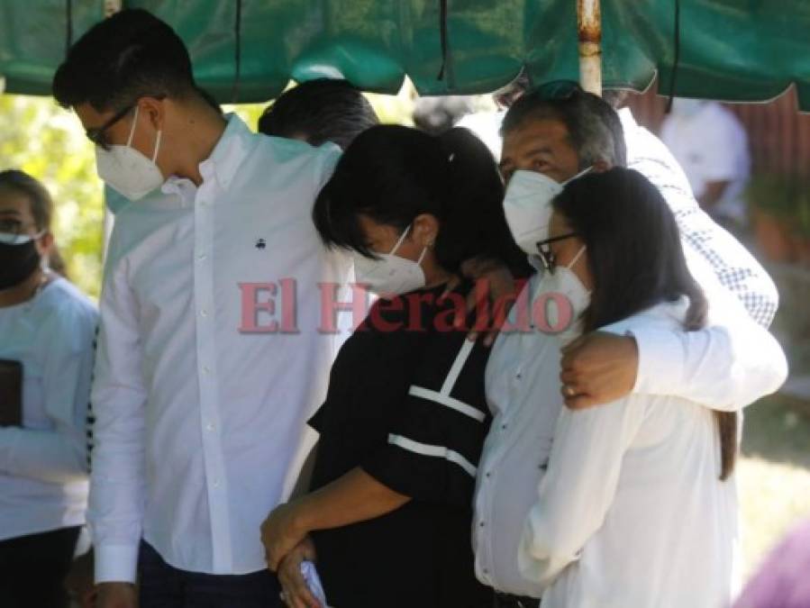 Entre lágrimas y pesar, dan último adiós al abogado hondureño Melvin Bonilla