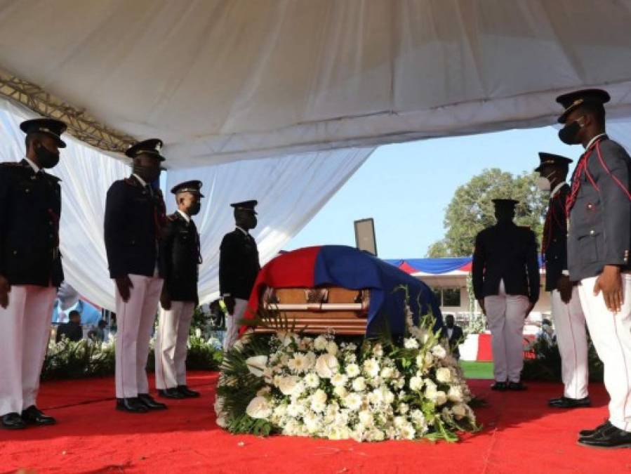 Entre llanto y bajo extrema seguridad se realiza funeral de Jovenel Moise