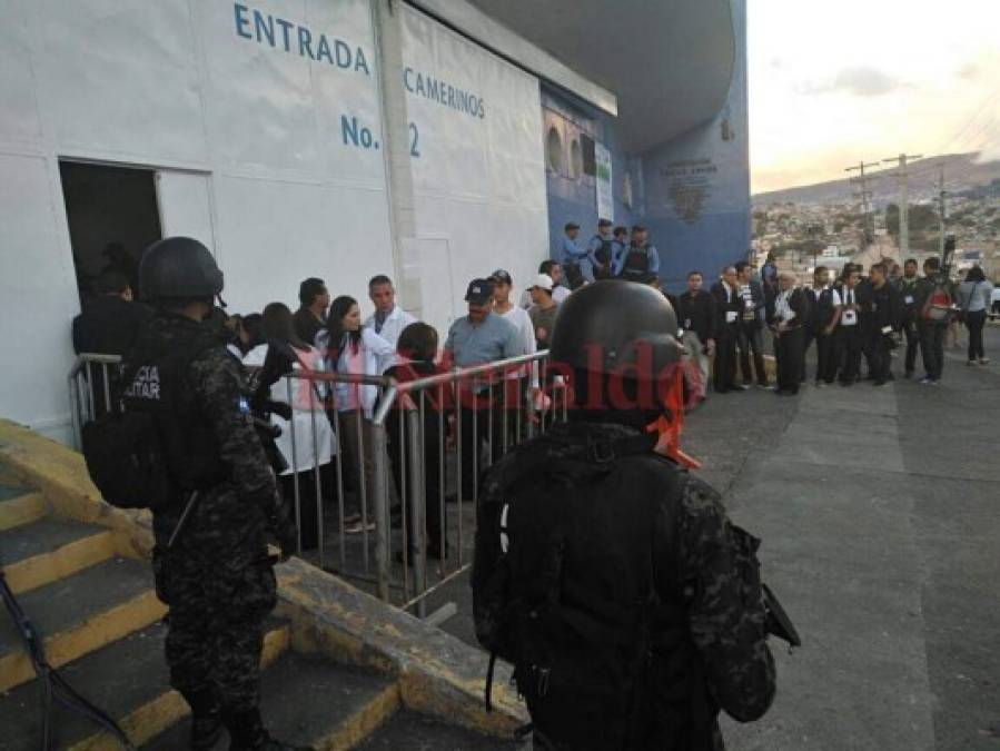 Ambiente de fiesta en el interior del Nacional previo a la toma de posesión de Juan Orlando Hernández