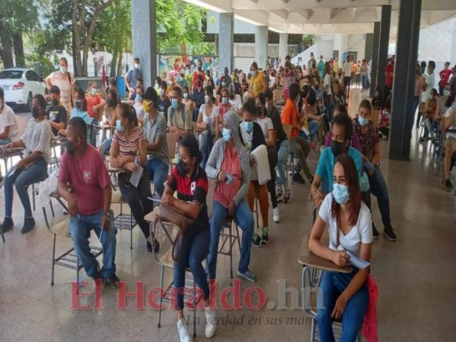 Así se desarrolló la jornada de vacunación a adolescentes en la capital (FOTOS)