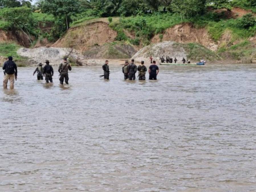 Por aire y río abajo, así fue la búsqueda de un militar y tres agentes de la ATIC que naufragaron en Colón (FOTOS)