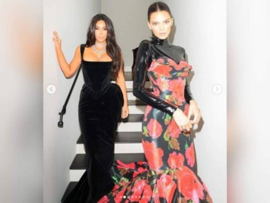 FOTOS: Apretado vestido le juega mala pasada a Kim Kardashian en los Emmy 2019