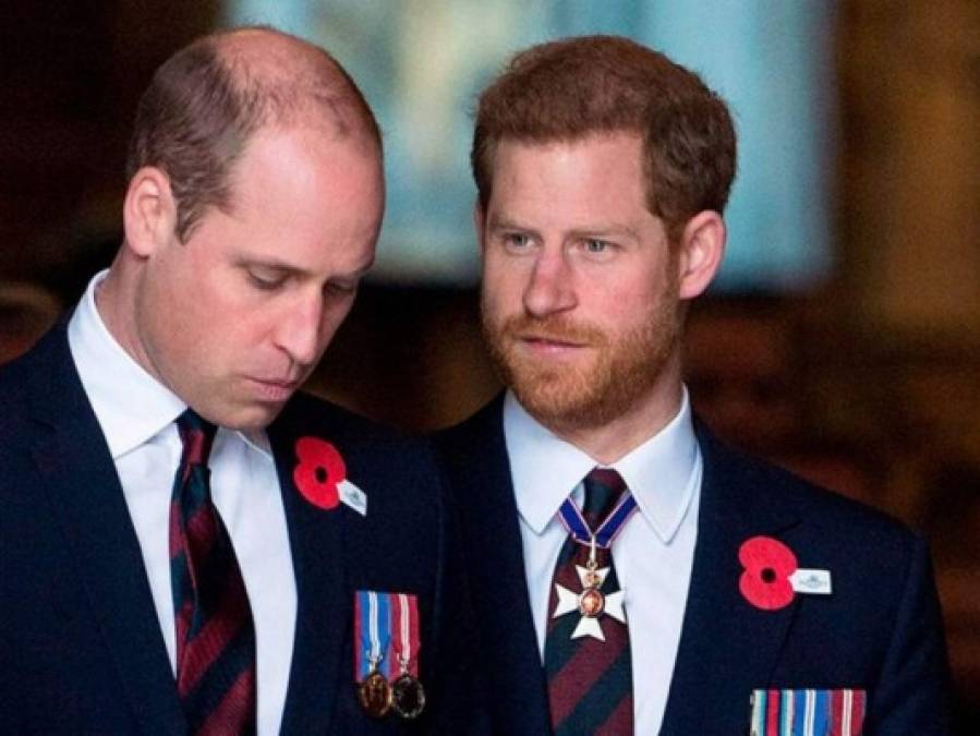 Así fue el incómodo reencuentro de los príncipes Harry y William en el funeral del duque de Edimburgo  