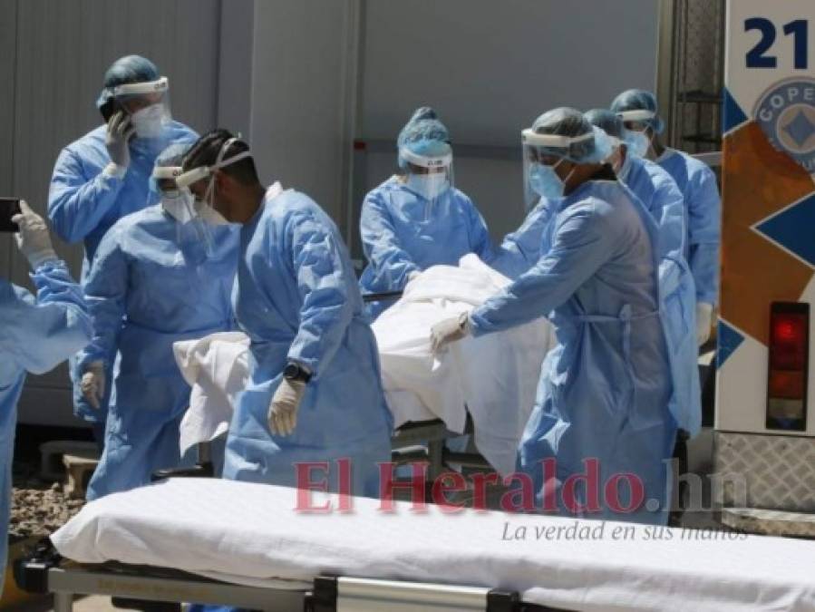 FOTOS: Trasladan primeros pacientes al hospital móvil de Tegucigalpa
