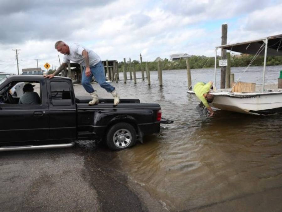 FOTOS: Huracán Sally amenaza EEUU con inundaciones mortales