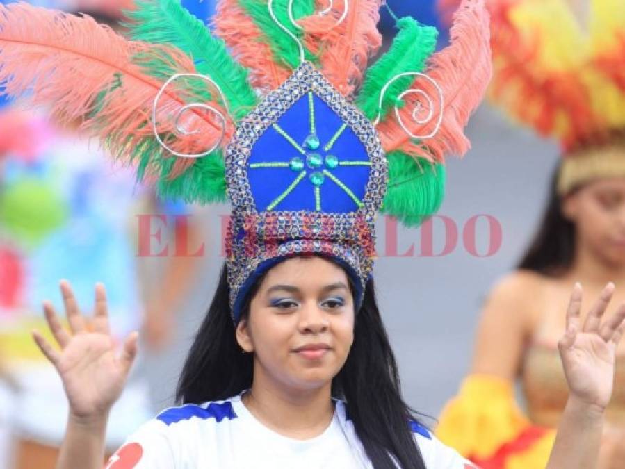 Olimpia vs Motagua: Bellas mujeres adornan el Estadio Nacional en la final de ida