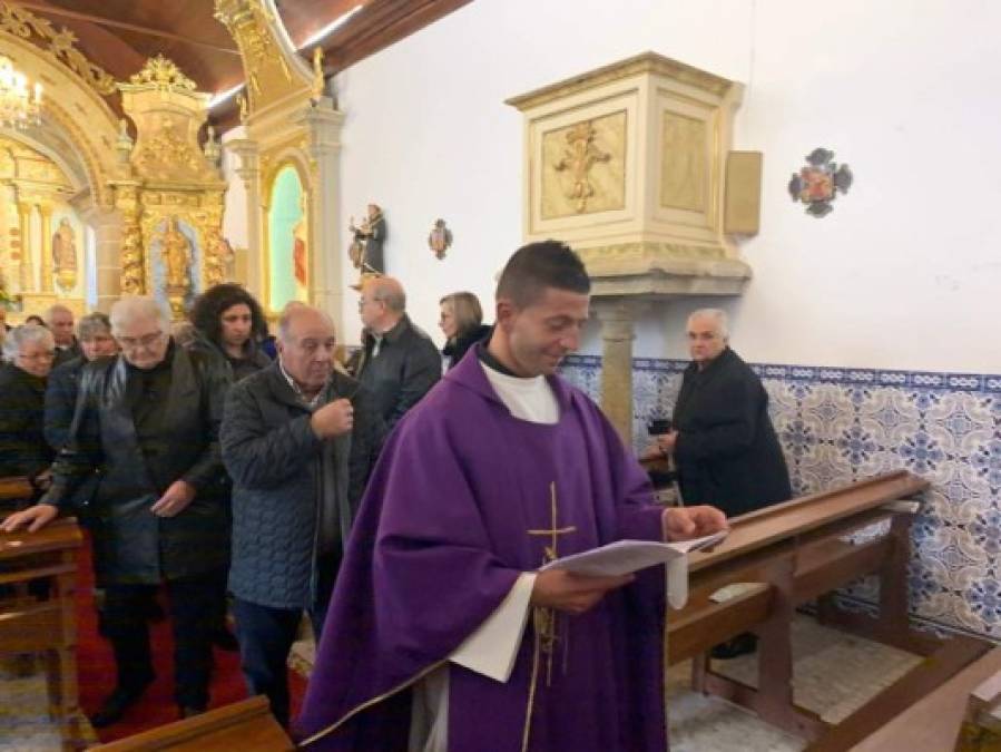 Ricardo Esteves, el sacerdote que trabaja como modelo y dona sus ganancias a la caridad