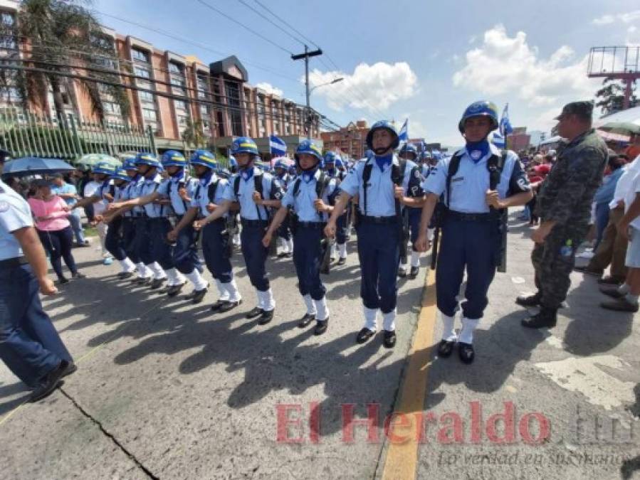 Las Fuerzas Armadas muestran su poderío en desfile cívico-militar por aniversario