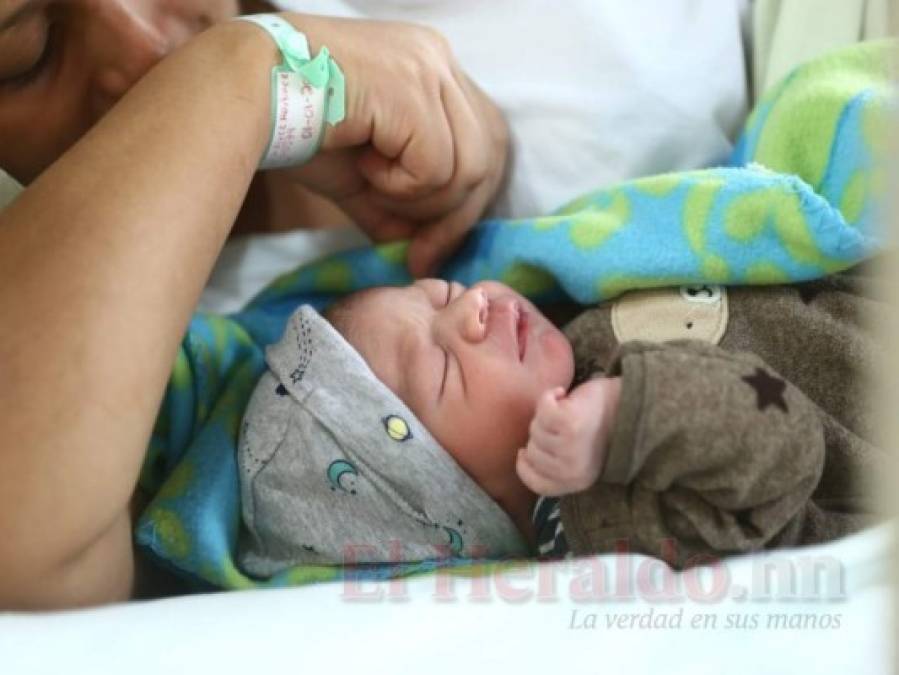 Las tiernas imágenes de Juan Fernando, el segundo bebé hondureño que nació en 2020