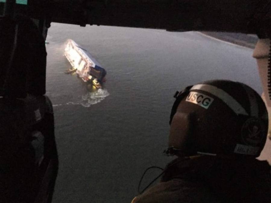 FOTOS: Las impactantes imágenes del naufragio de un buque en EE UU