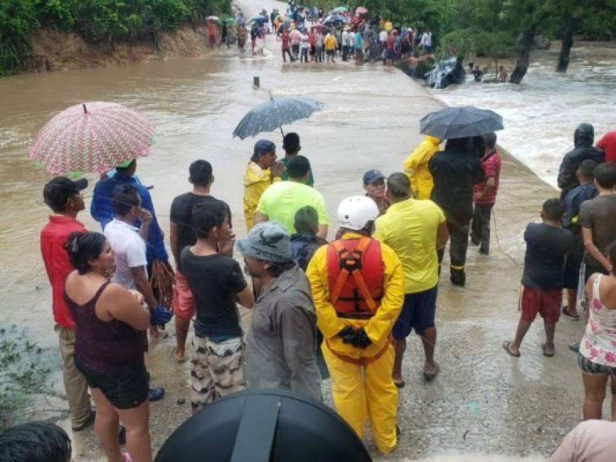 FOTOS: Así rescataron restos de hermanos arrastrados por el río en Langue