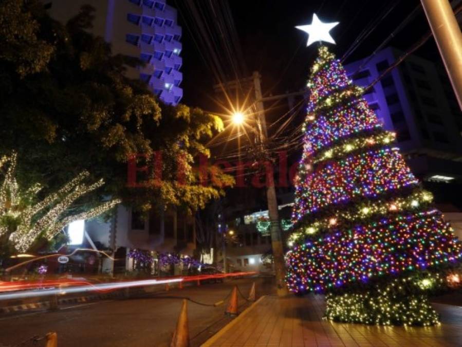 Fotos: Destellos de Navidad ya se aprecian en los parques de la capital de Honduras