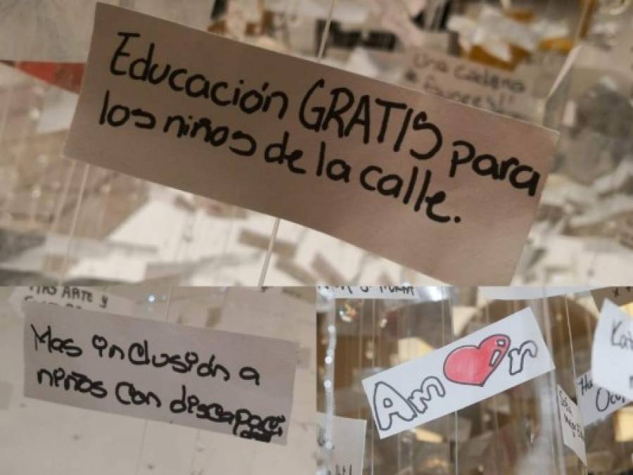 Fotos: Hondureños depositan sus esperanzas en el 'Árbol de los deseos' del MIN para 2019