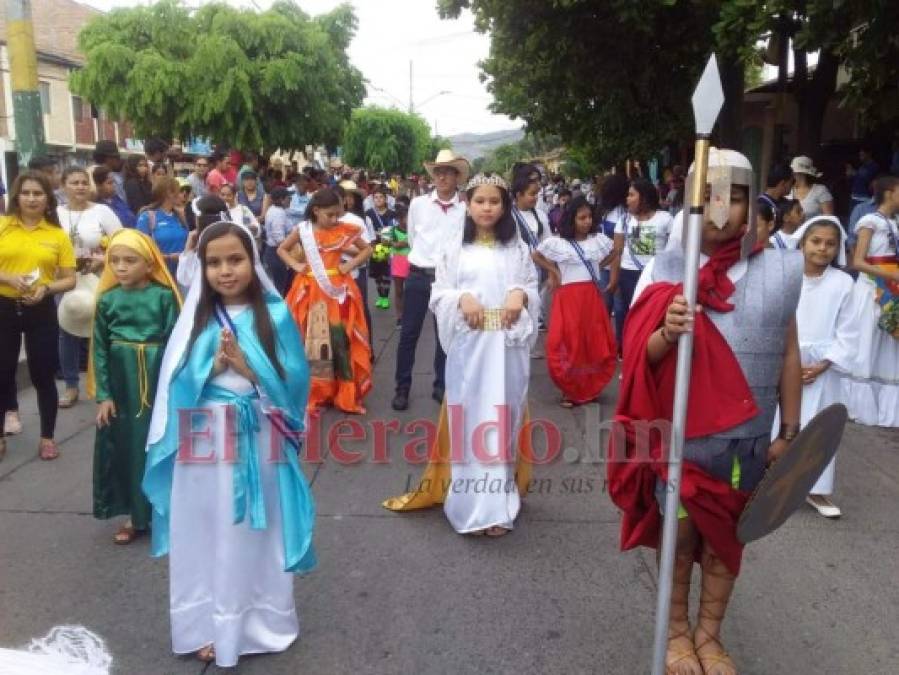 FOTOS: Color, alegría y fervor, así se viven los desfiles en Comayagua