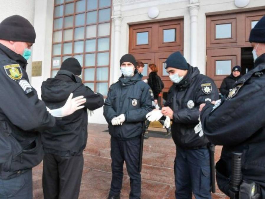 Tensión en Ucrania tras llegada de evacuados por Coronavirus