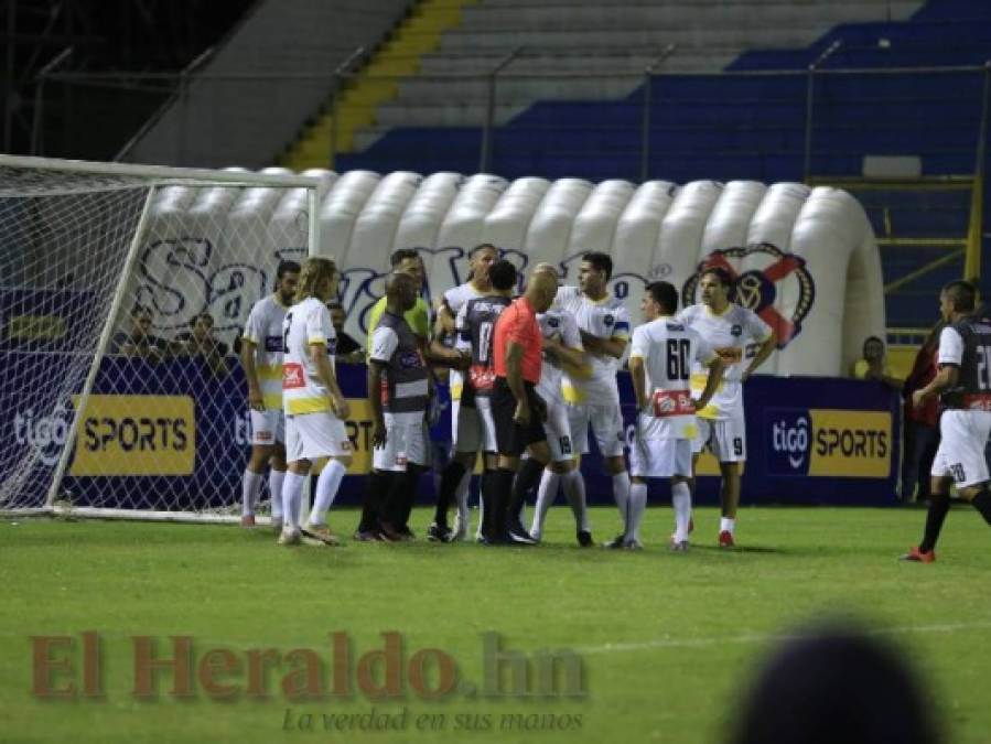 Las fotos del Duelo de Leyendas en el que Cambiasso, Materazzi, Hierro, Julio César y compañía brillaron en San Pedro Sula