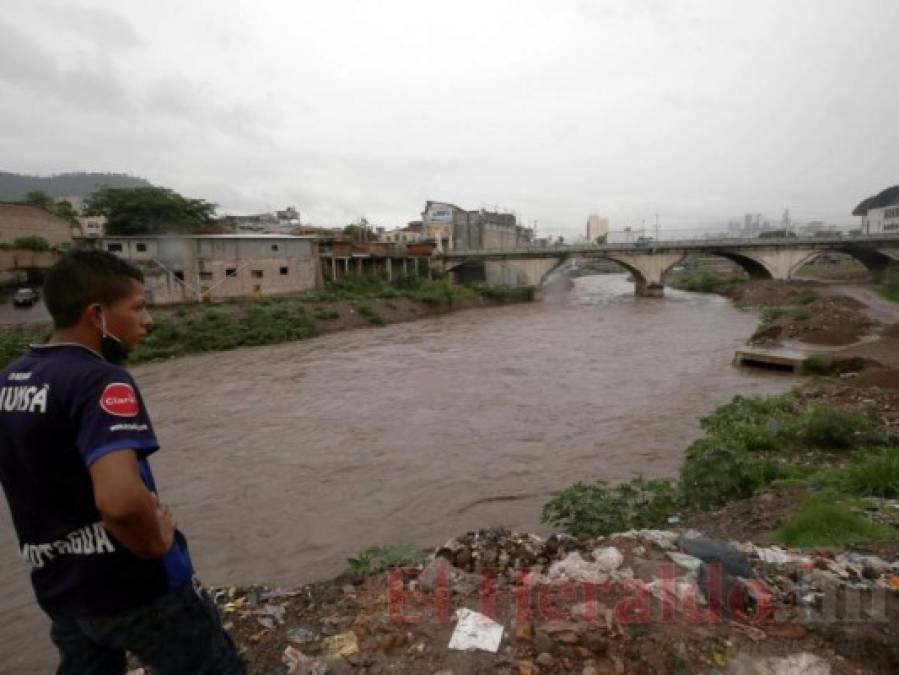 FOTOS: Crecida de ríos por lluvias mantienen en alerta a la capital