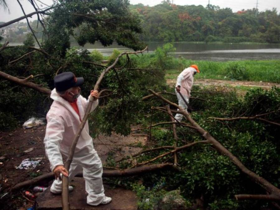 FOTOS: Huracán Isaías gana fuerza en el Caribe rumbo a Florida, epicentro de pandemia