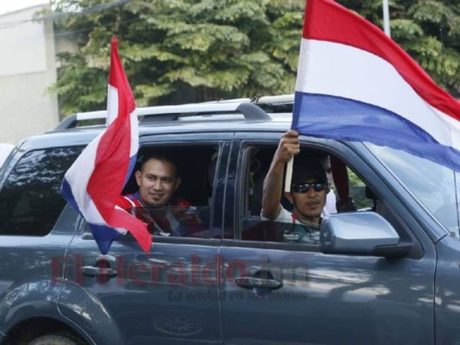 FOTOS: La Ultra Fiel pinta de tricolor las calles sampedranas en apoyo al León